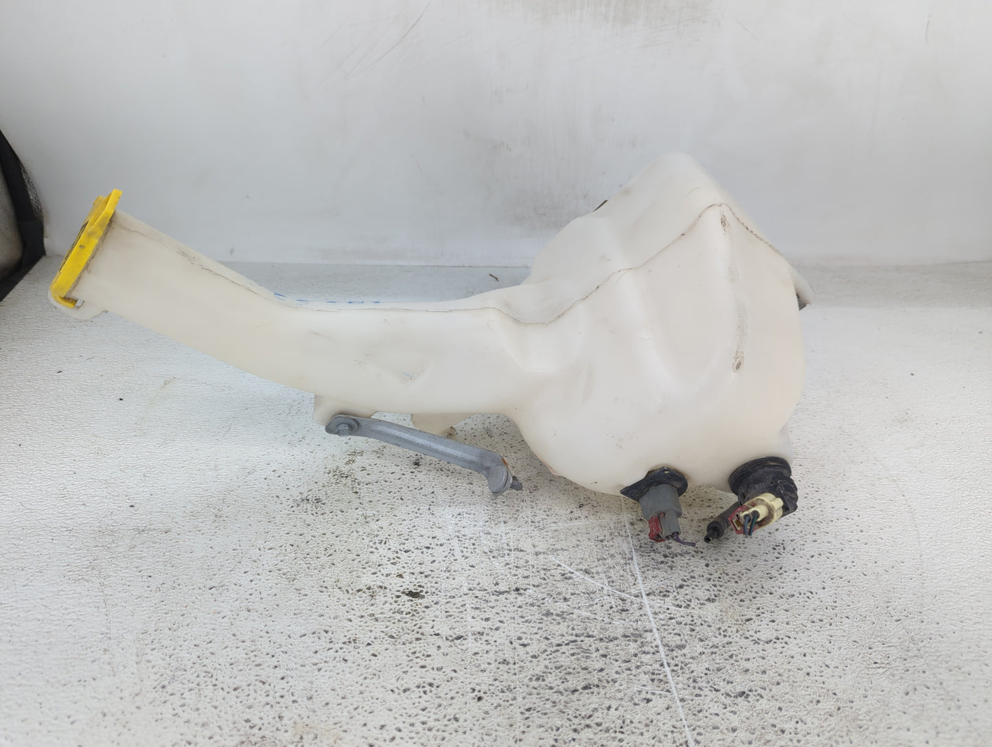 2011-2022 Chrysler 300 Windshield Washer Fluid Reservoir Bottle Oem - Oemusedautoparts1.com