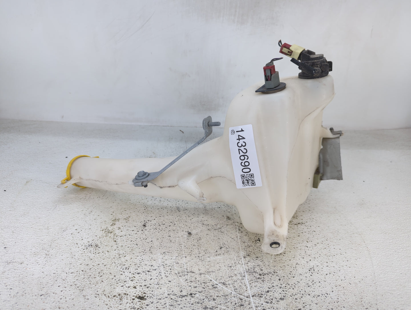 2011-2022 Chrysler 300 Windshield Washer Fluid Reservoir Bottle Oem - Oemusedautoparts1.com