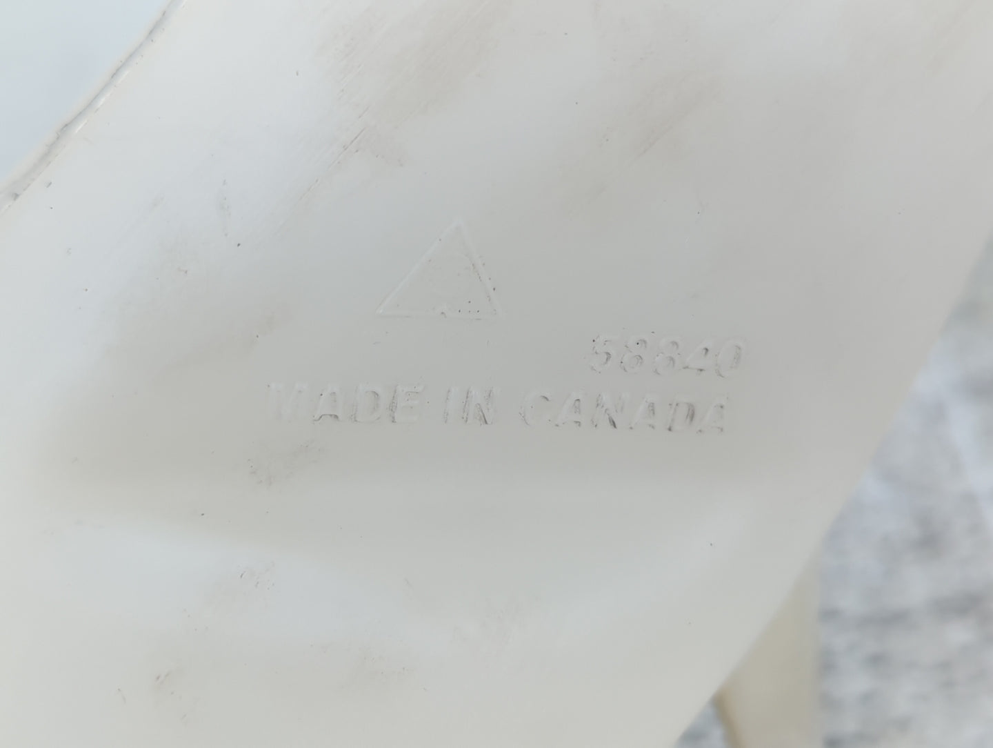 2011-2022 Chrysler 300 Windshield Washer Fluid Reservoir Bottle Oem - Oemusedautoparts1.com