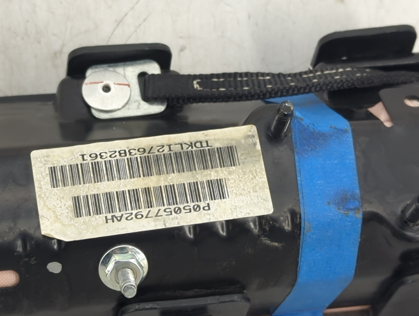 2014 Chrysler 300 Air Bag Driver Left Knee OEM P/N:P05057792AH TDKL12763B2361 Fits OEM Used Auto Parts - Oemusedautoparts1.c
