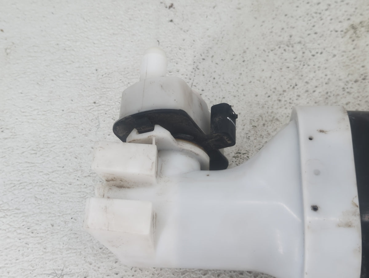 2014 Chrysler 300 Fuel Vapor Charcoal Canister - Oemusedautoparts1.com