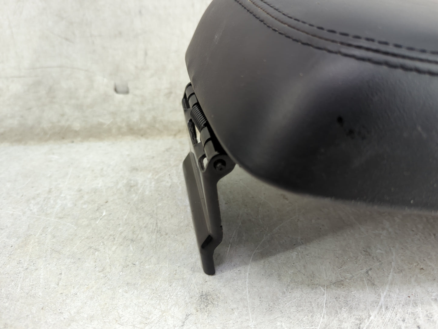2014 Chrysler 300 Center Console Armrest Cover Lid Fits OEM Used Auto Parts - Oemusedautoparts1.com