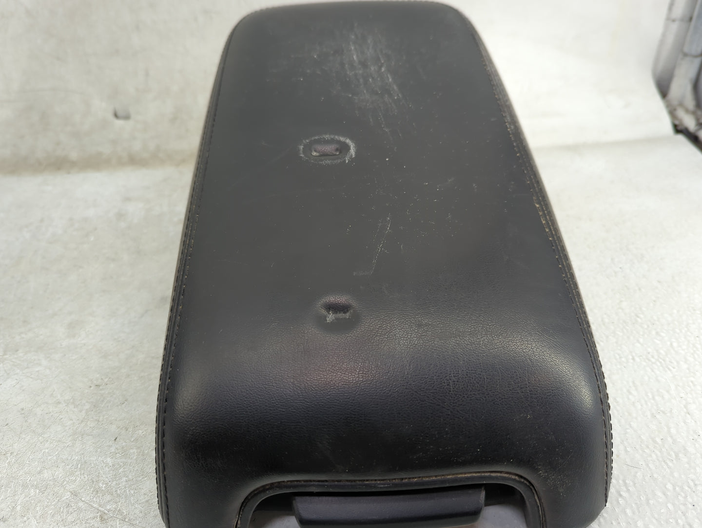2014 Chrysler 300 Center Console Armrest Cover Lid Fits OEM Used Auto Parts - Oemusedautoparts1.com
