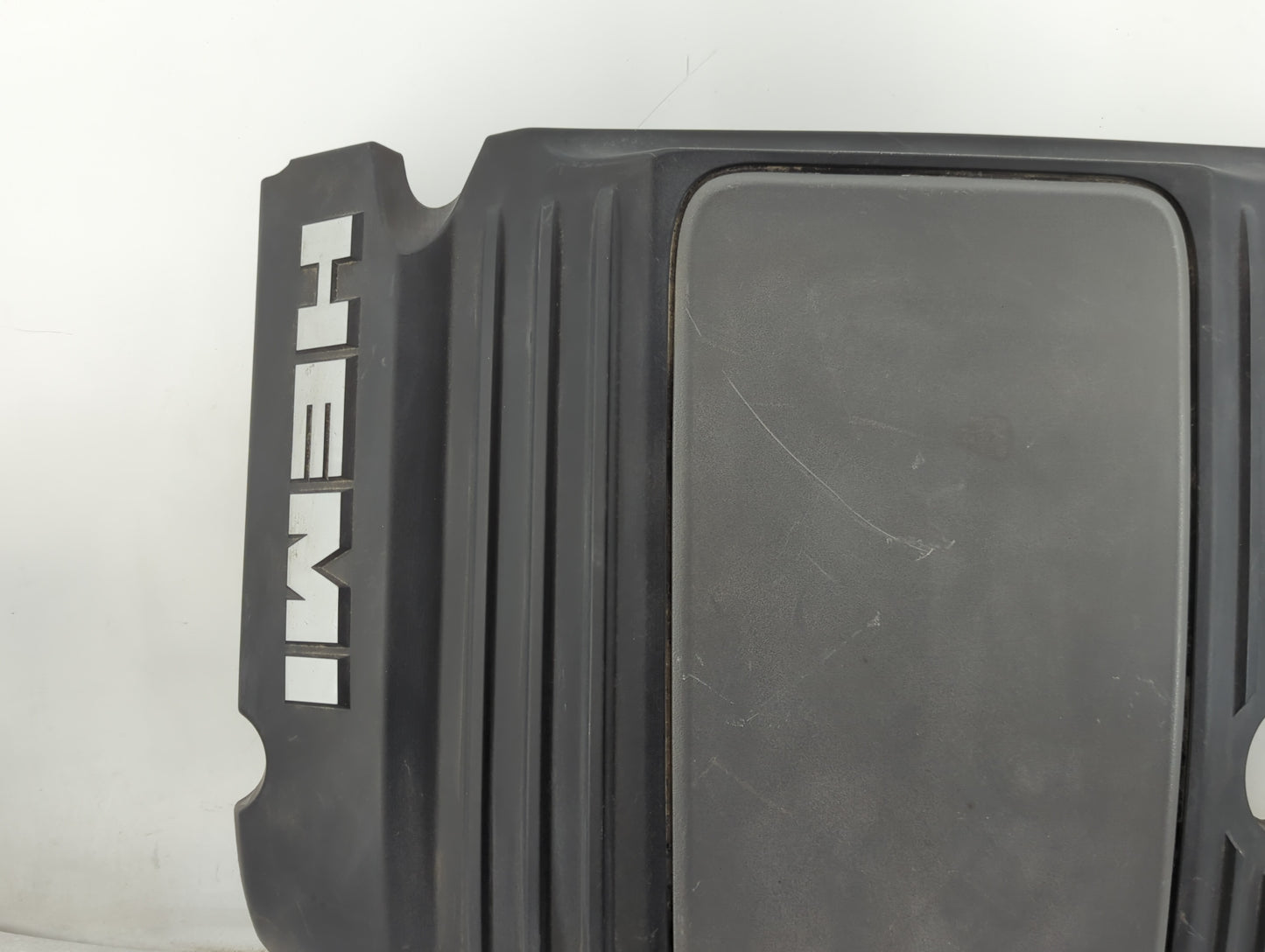 2014 Chrysler 300 Engine Cover - Oemusedautoparts1.com
