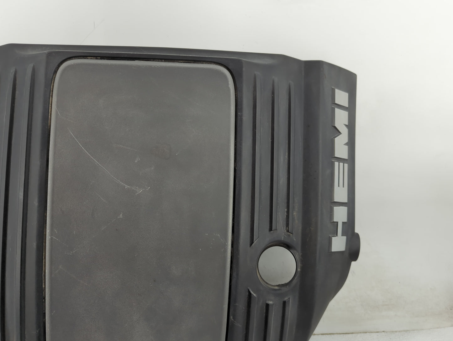 2014 Chrysler 300 Engine Cover - Oemusedautoparts1.com