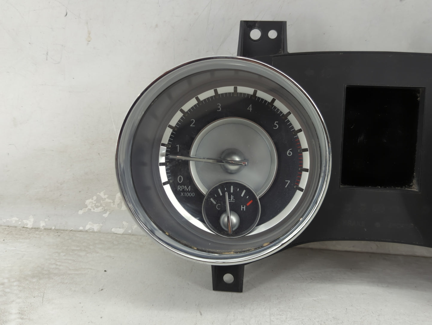 2014 Chrysler 300 Speedometer Instrument Cluster Gauges 1458196 - Oemusedautoparts1.com
