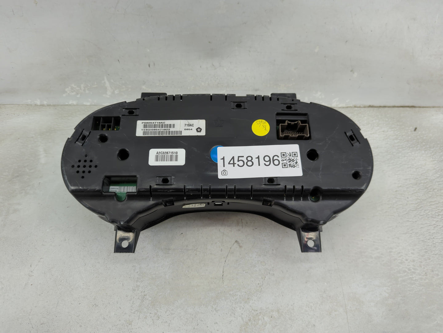 2014 Chrysler 300 Speedometer Instrument Cluster Gauges 1458196 - Oemusedautoparts1.com