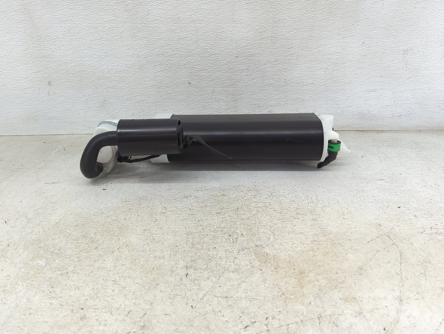 2014 Chrysler 300 Fuel Vapor Charcoal Canister 1460162 - Oemusedautoparts1.com
