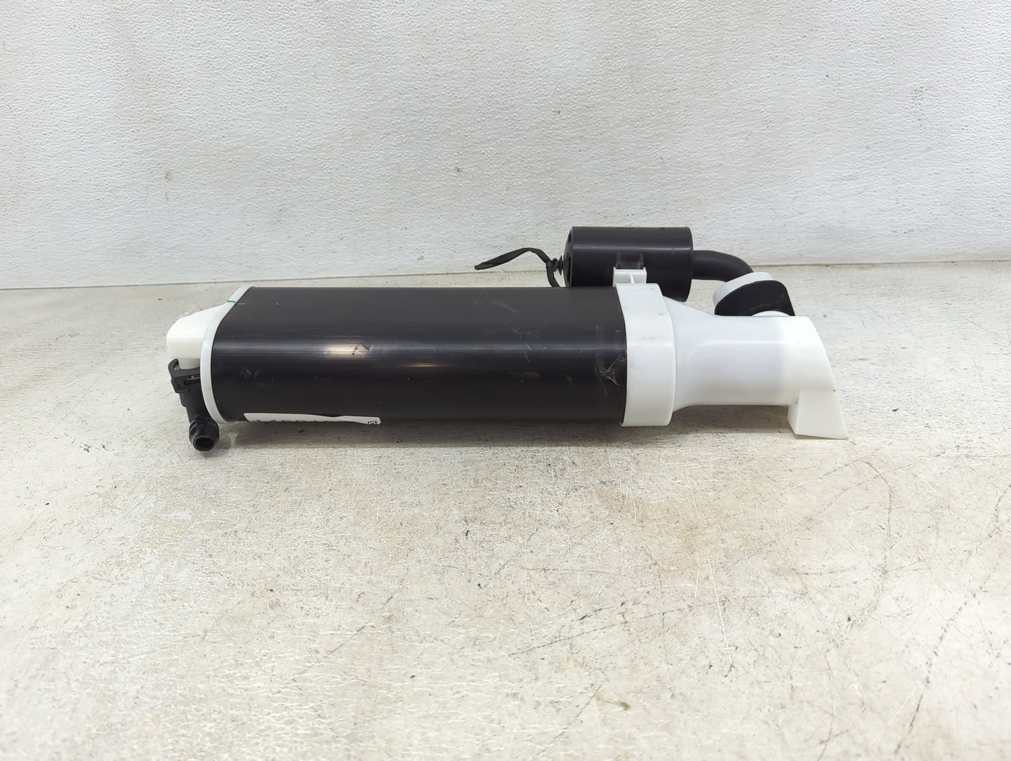 2014 Chrysler 300 Fuel Vapor Charcoal Canister 1460162 - Oemusedautoparts1.com