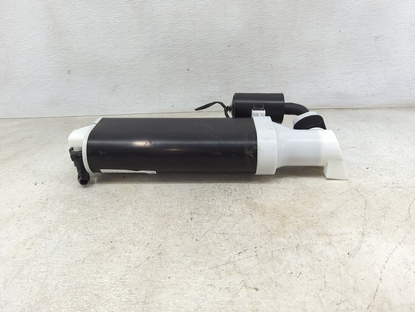 2014 Chrysler 300 Fuel Vapor Charcoal Canister 1460162 - Oemusedautoparts1.com