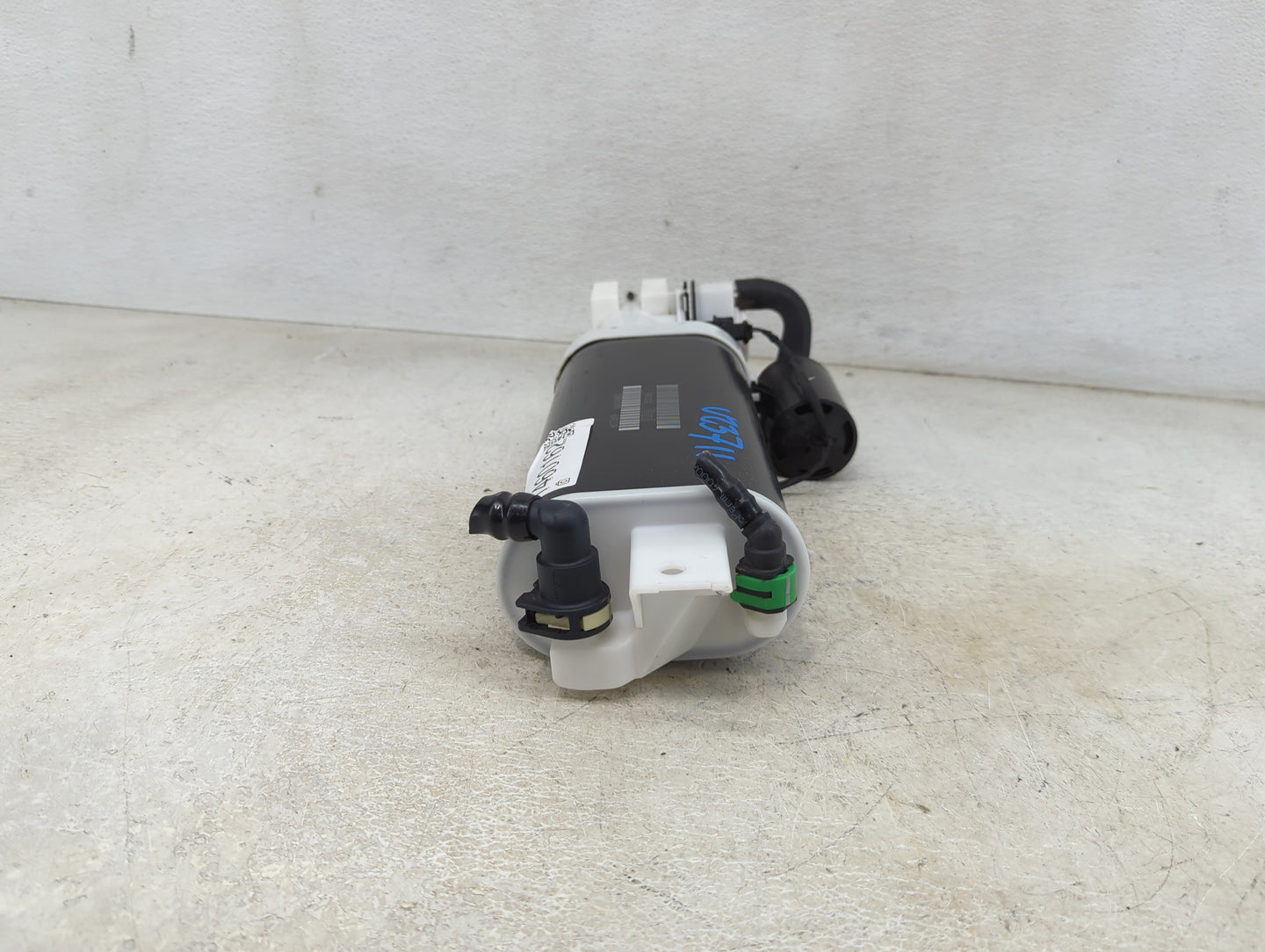 2014 Chrysler 300 Fuel Vapor Charcoal Canister 1460162 - Oemusedautoparts1.com