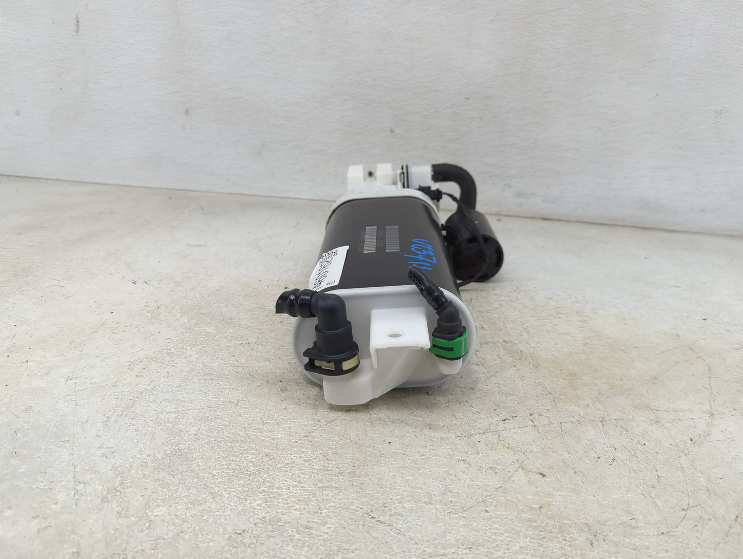 2014 Chrysler 300 Fuel Vapor Charcoal Canister 1460162 - Oemusedautoparts1.com