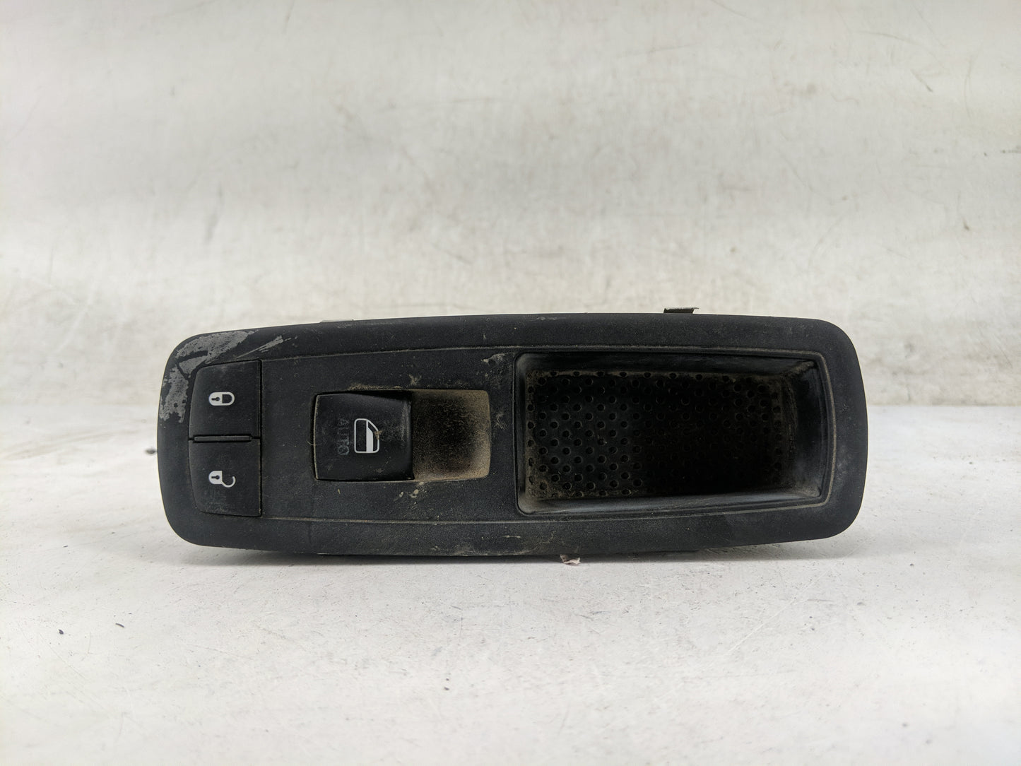 2011-2014 Chrysler 300 Driver Left Door Master Power Window Switch 1462634 - Oemusedautoparts1.com