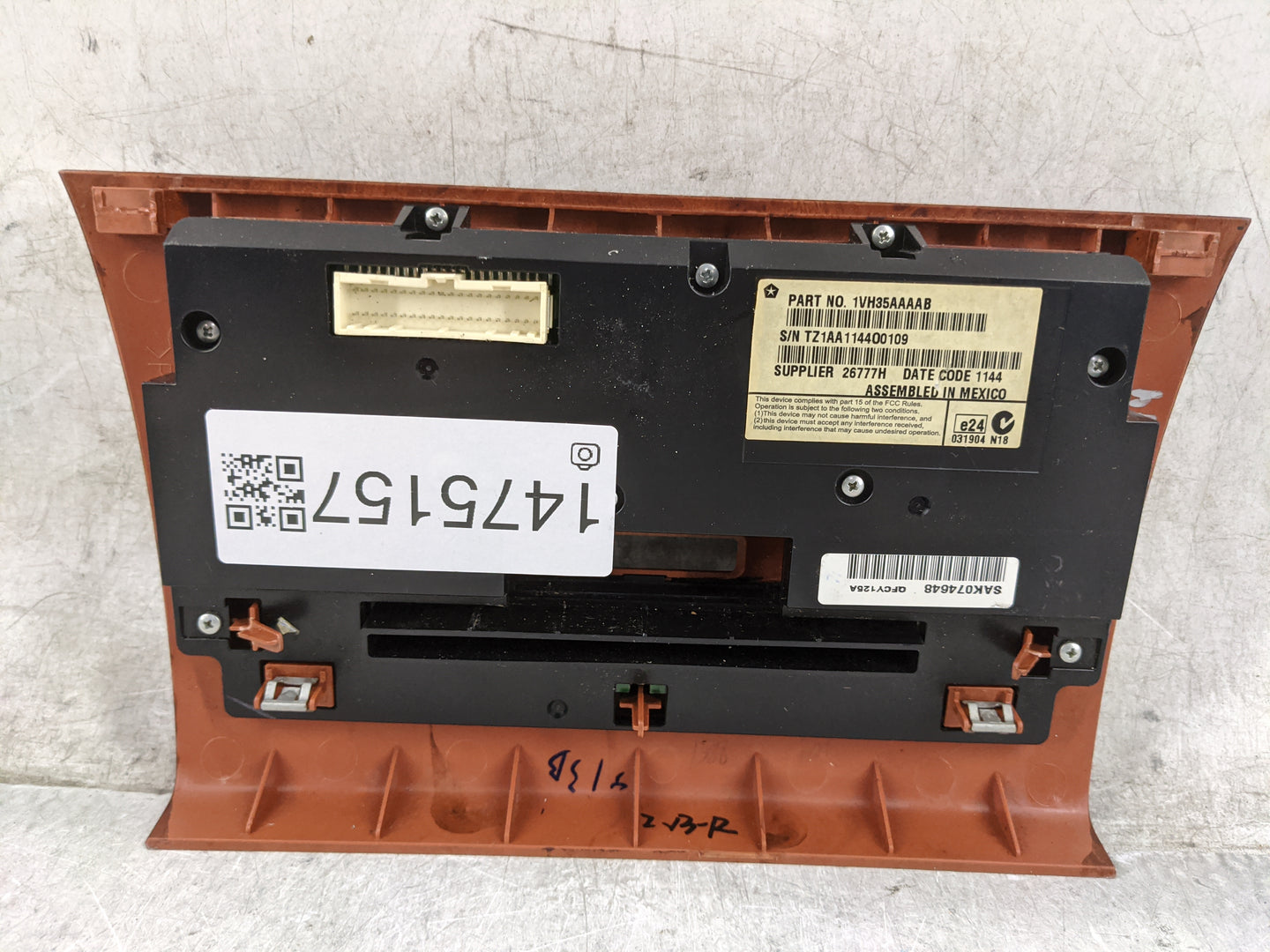 2013-2014 Chrysler 300 Climate Control Module Temperature AC/Heater Replacement P/N:1VH35AAAAB Fits Fits 2013 2014 OEM Used 