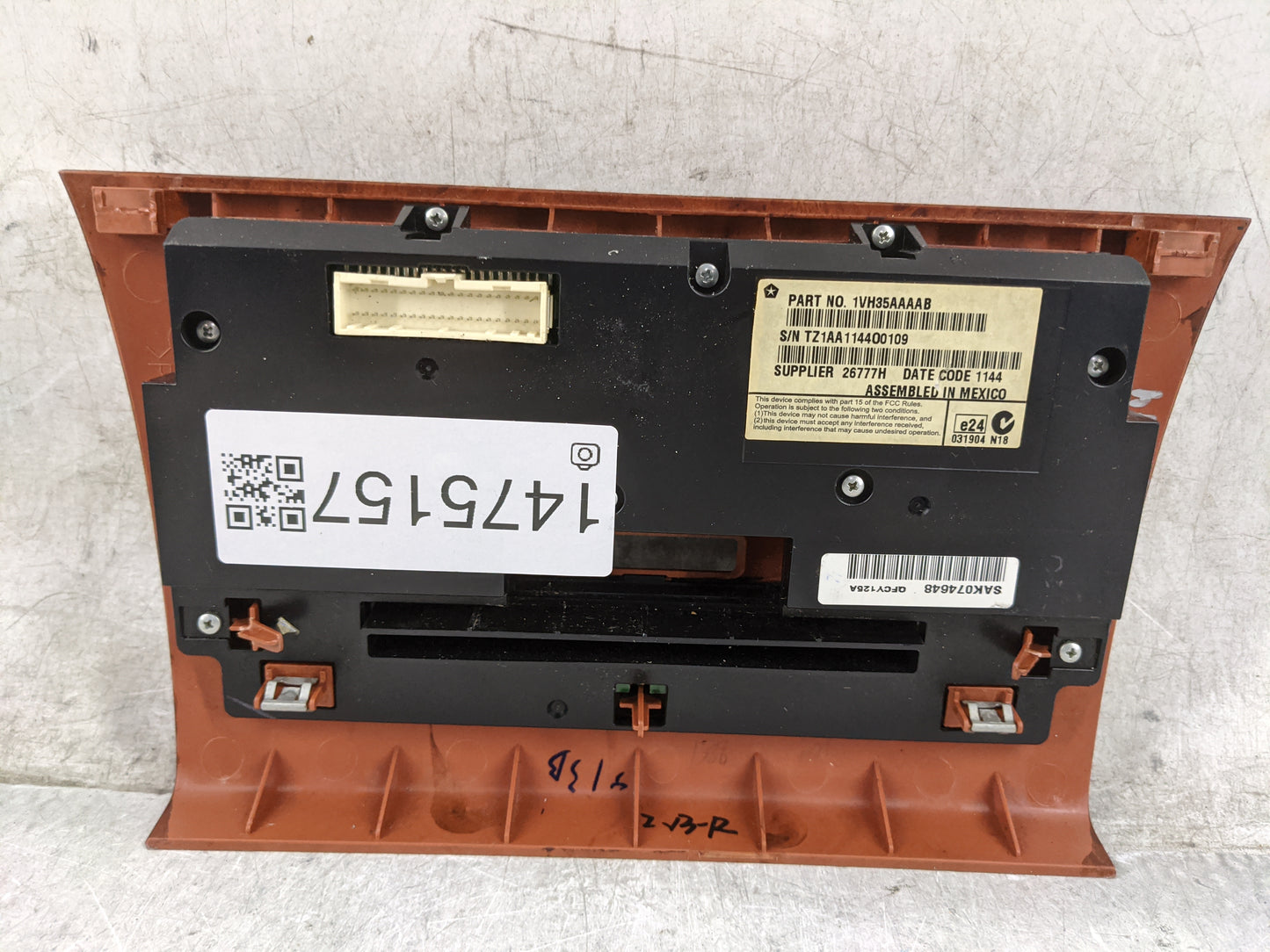 2013-2014 Chrysler 300 Climate Control Module Temperature AC/Heater Replacement P/N:1VH35AAAAB Fits Fits 2013 2014 OEM Used 