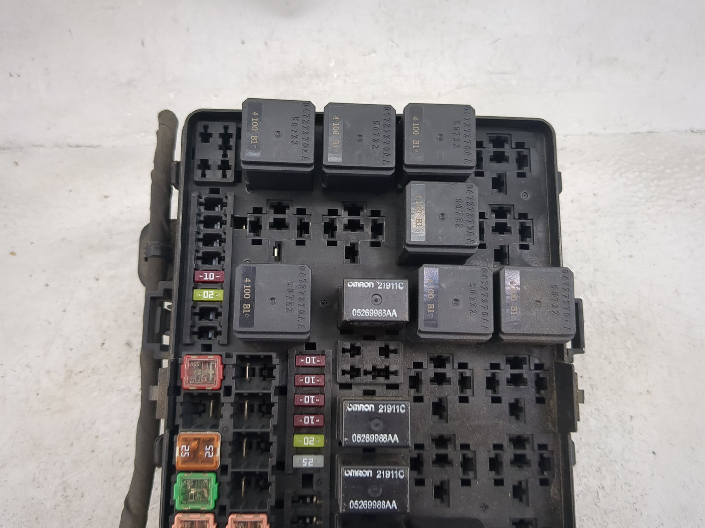 2012-2014 Chrysler 300 Fusebox Fuse Box Panel Relay Module P/N:P68202730AC T-AWH1814XD044, 16238CW Fits Fits 2012 2013 2014 