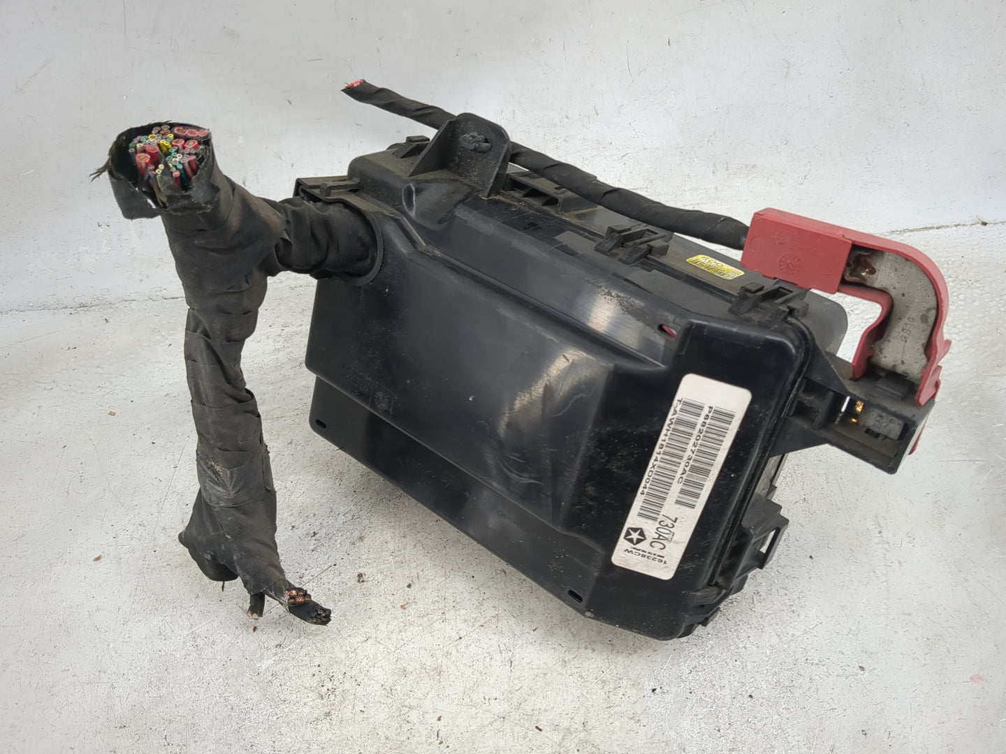 2012-2014 Chrysler 300 Fusebox Fuse Box Panel Relay Module P/N:P68202730AC T-AWH1814XD044, 16238CW Fits Fits 2012 2013 2014 