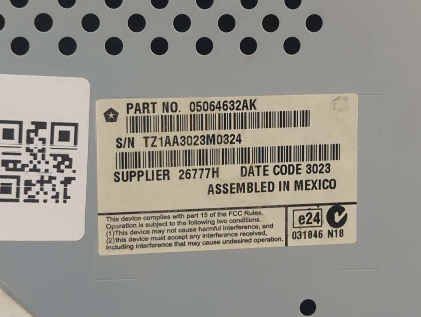 2011-2014 Chrysler 300 Information Display Screen 1494631 - Oemusedautoparts1.com