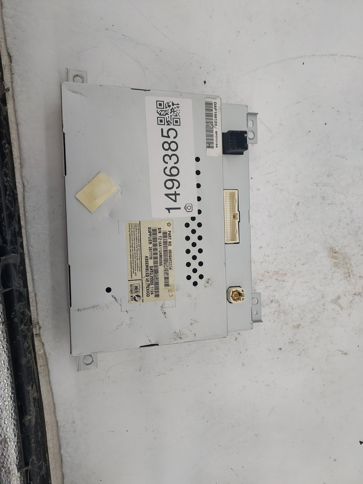 2014 Chrysler 300 Information Display Screen 1496385 - Oemusedautoparts1.com