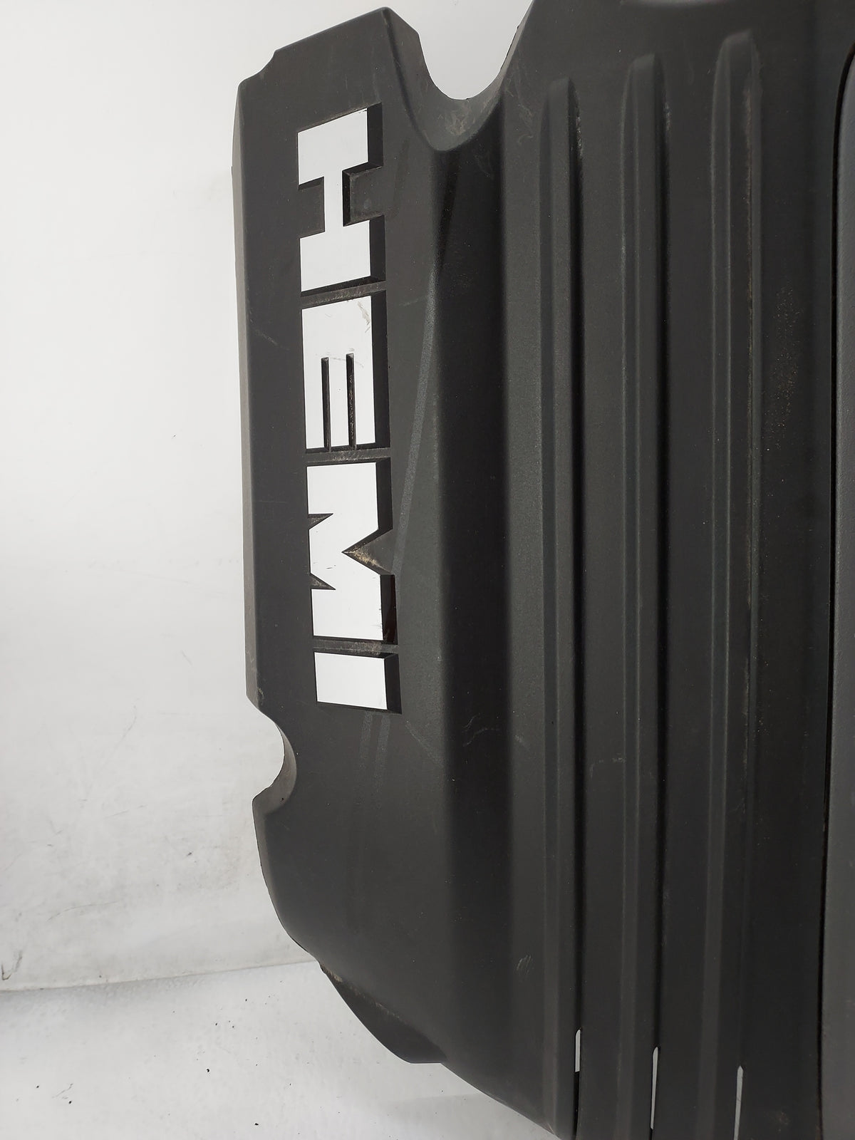 2014 Chrysler 300 Engine Cover Black - Oemusedautoparts1.com