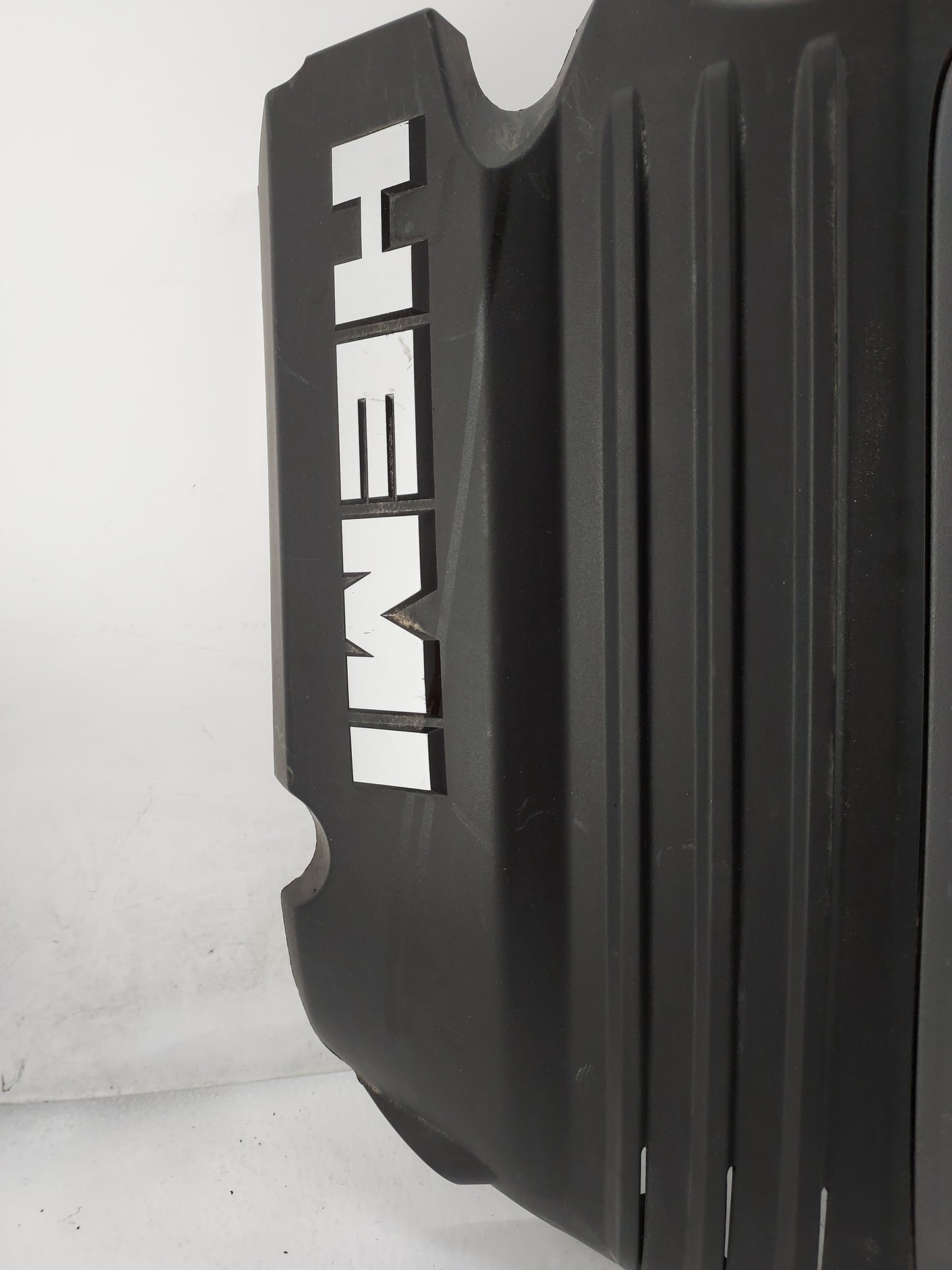 2014 Chrysler 300 Engine Cover Black - Oemusedautoparts1.com