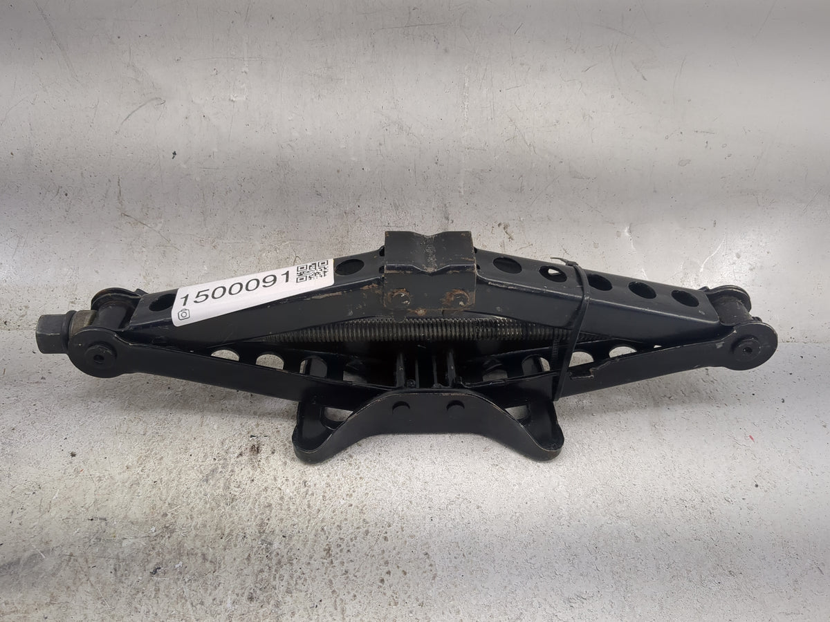 2014 Chrysler 300 Spare Scissor Car Jack 1500091 - Oemusedautoparts1.com