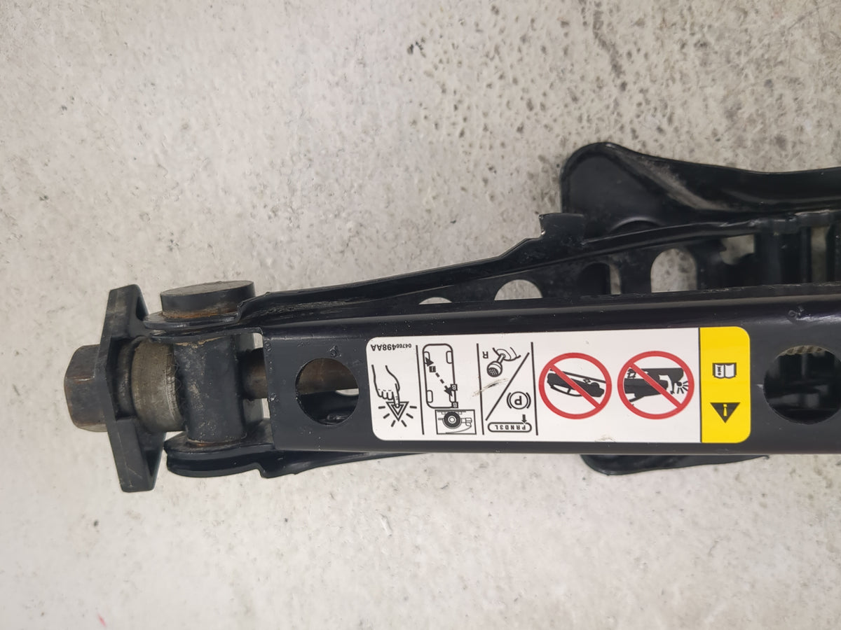 2014 Chrysler 300 Spare Scissor Car Jack 1500118 - Oemusedautoparts1.com