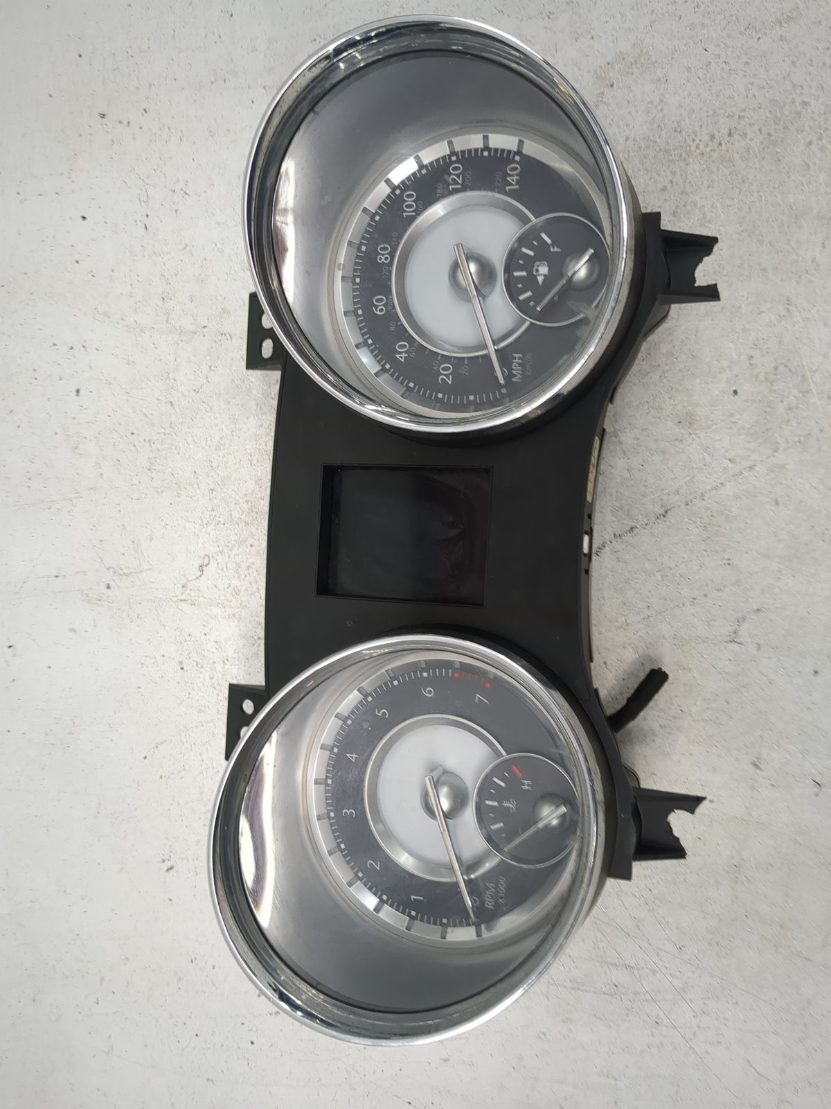2014 Chrysler 300 Instrument Cluster Speedometer Gauges P/N:P56054718AC A2C32871410, TBEQI333358602 Miles:118K Fits OEM Used