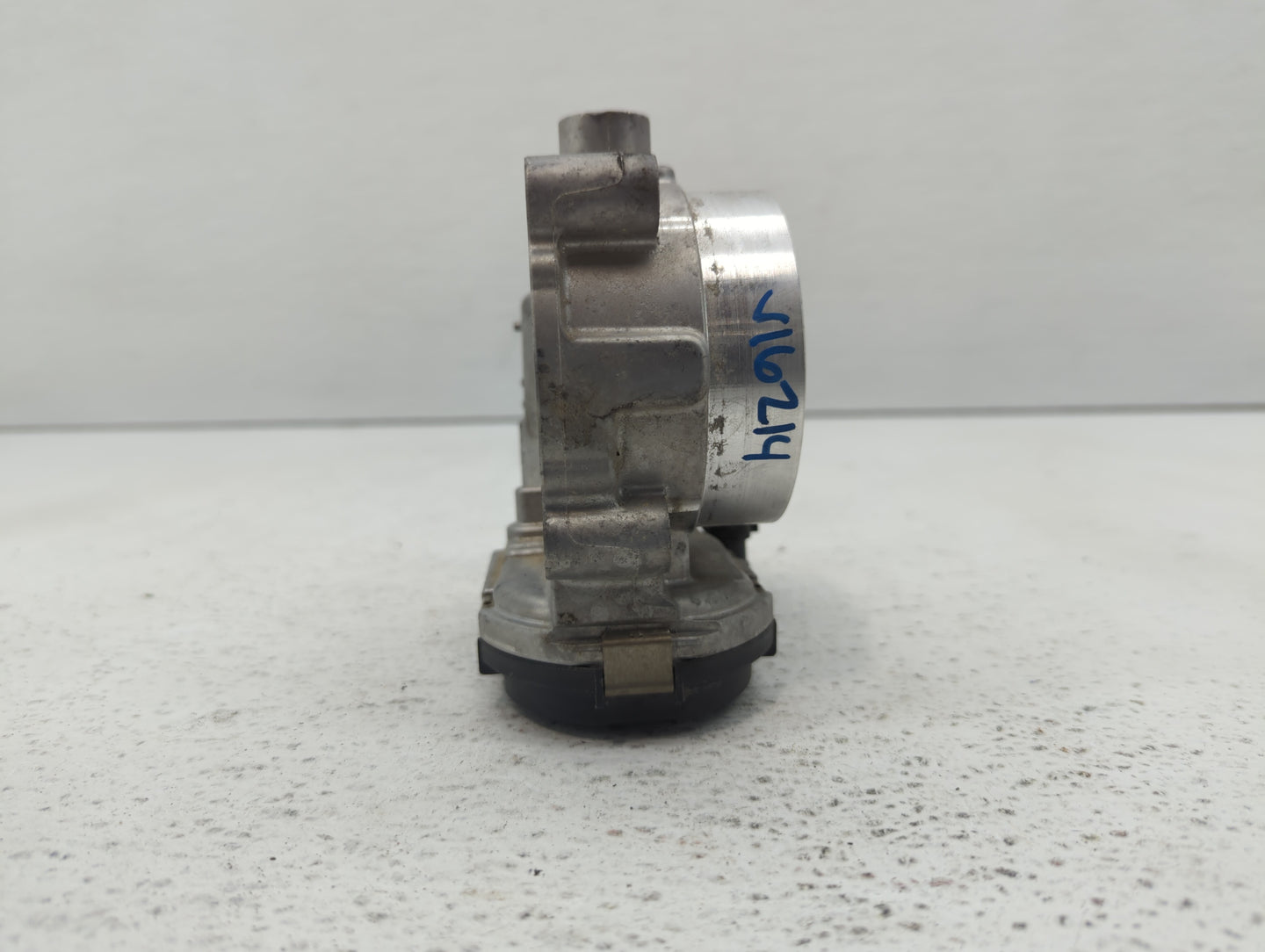 2011-2022 Chrysler 300 Throttle Body P/N:05184349AC 05184349AF Fits OEM Used Auto Parts - Oemusedautoparts1.com