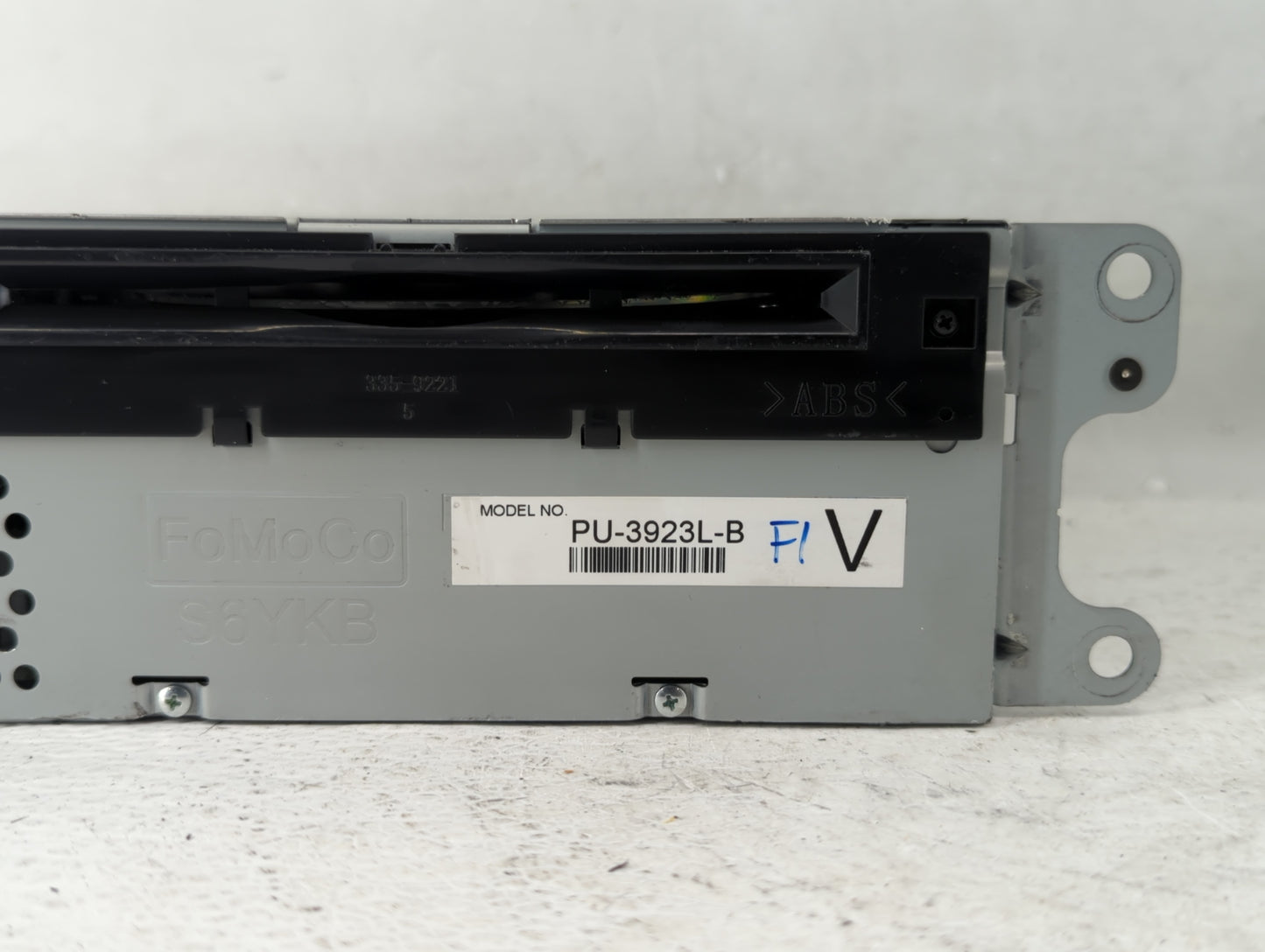2012-2014 Chrysler 300 Am Fm Cd Player Radio Receiver - Oemusedautoparts1.com