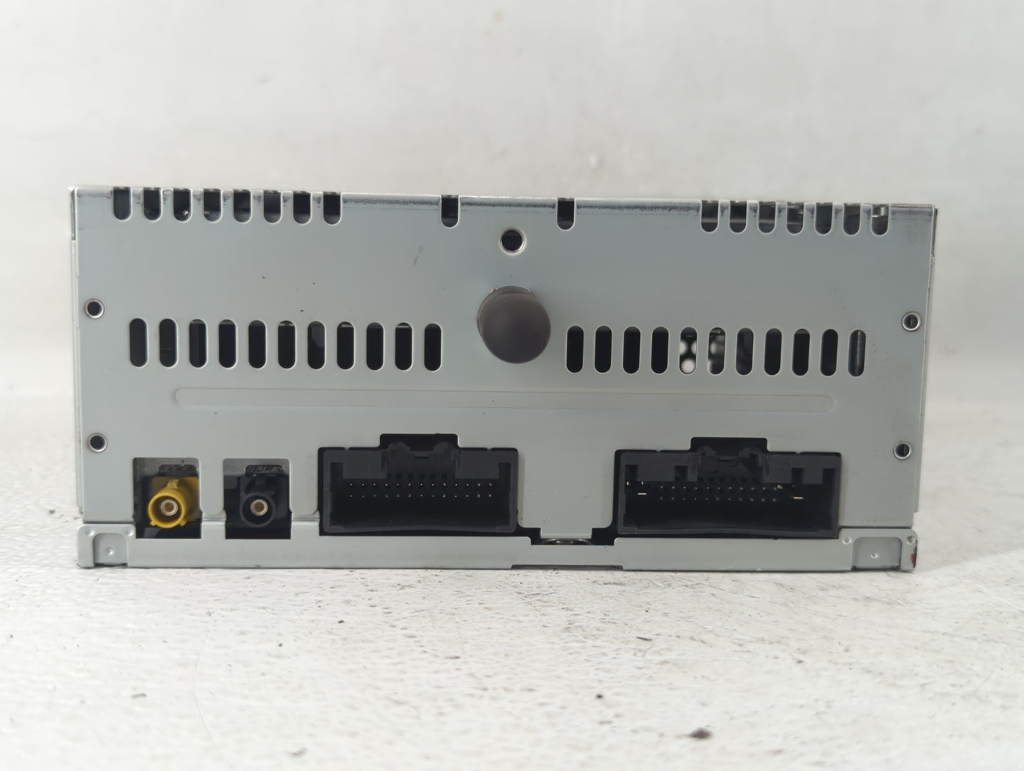 2012-2014 Chrysler 300 Am Fm Cd Player Radio Receiver - Oemusedautoparts1.com