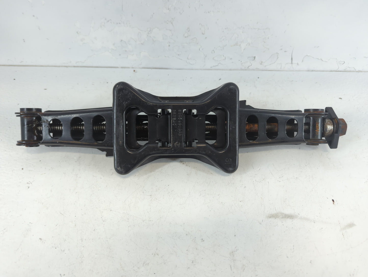 2014 Chrysler 300 Spare Scissor Car Jack - Oemusedautoparts1.com
