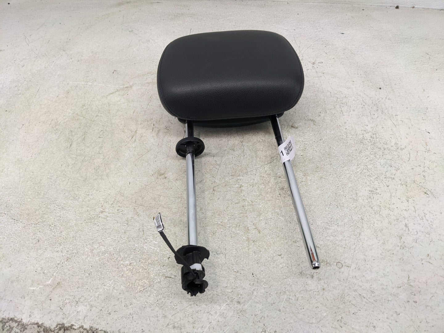 2014 Chrysler Town and Country Headrest Head Rest Rear Seat Fits OEM Used Auto Parts - Oemusedautoparts1.com