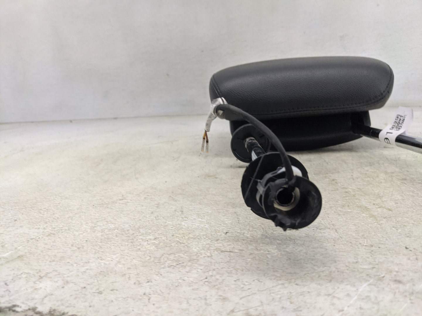 2014 Chrysler Town and Country Headrest Head Rest Rear Seat Fits OEM Used Auto Parts - Oemusedautoparts1.com