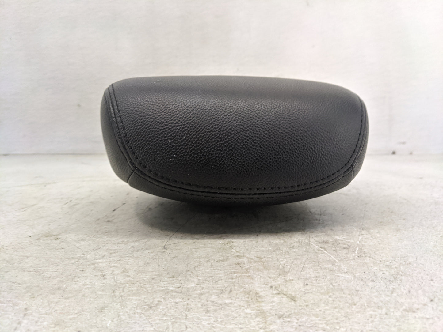 2014 Chrysler Town and Country Headrest Head Rest Rear Seat Fits OEM Used Auto Parts - Oemusedautoparts1.com