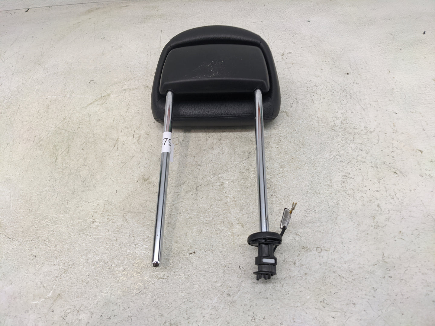 2014 Chrysler Town and Country Headrest Head Rest Rear Seat Fits OEM Used Auto Parts - Oemusedautoparts1.com