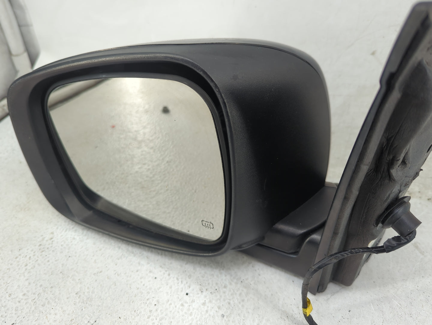 2014 Chrysler Town and Country Driver Side View Mirror - Left Door Mirror OEM Used - Oemusedautoparts1.com