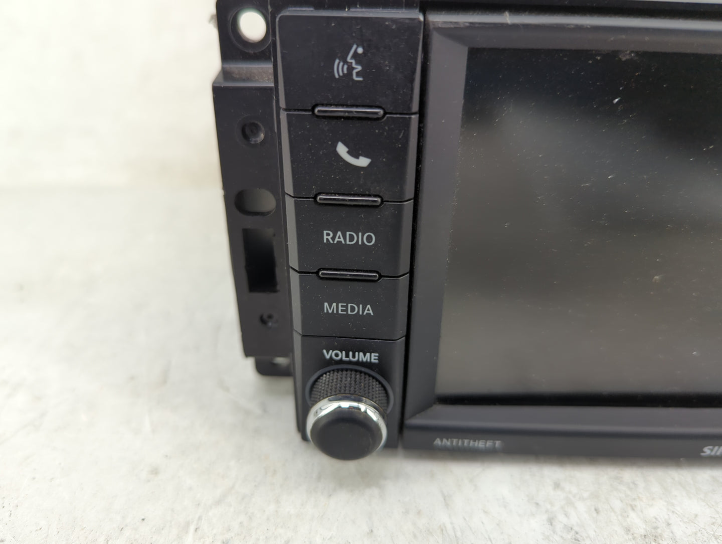 2014 Chrysler Town and Country Radio AM FM Cd Player Receiver Replacement P/N:P05091331AE Fits OEM Used Auto Parts - Oemused