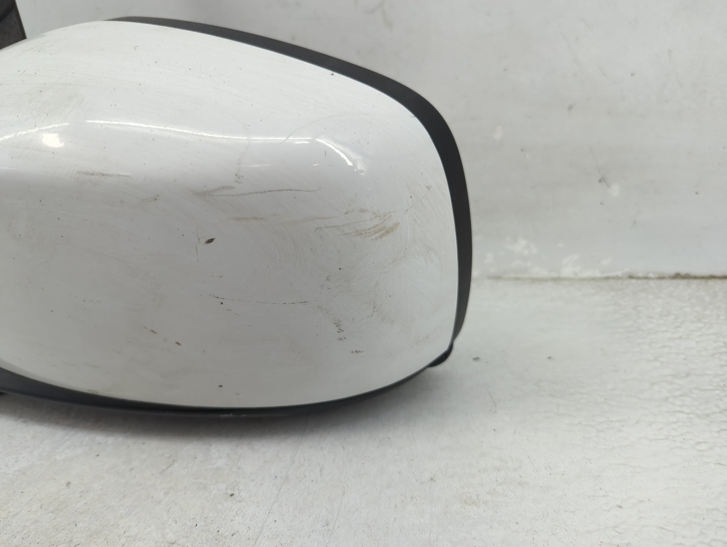 2014 Chrysler Town and Country Driver Side View Mirror - Left Door Mirror OEM Used - Oemusedautoparts1.com