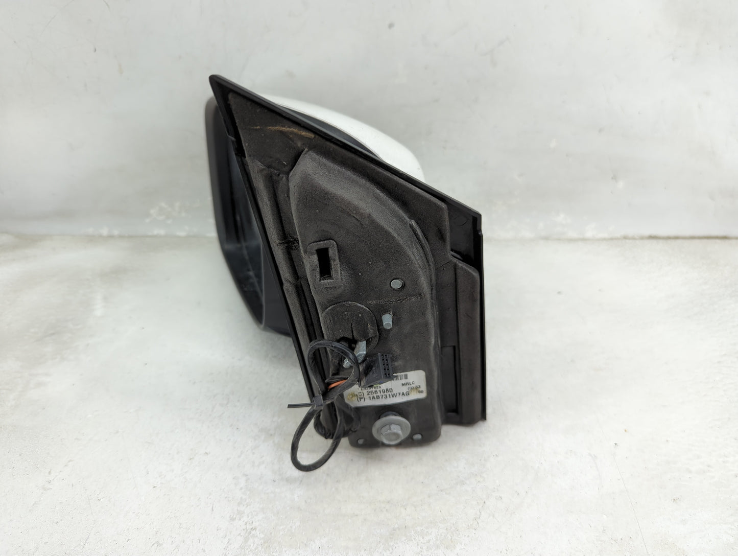 2014 Chrysler Town and Country Driver Side View Mirror - Left Door Mirror OEM Used - Oemusedautoparts1.com
