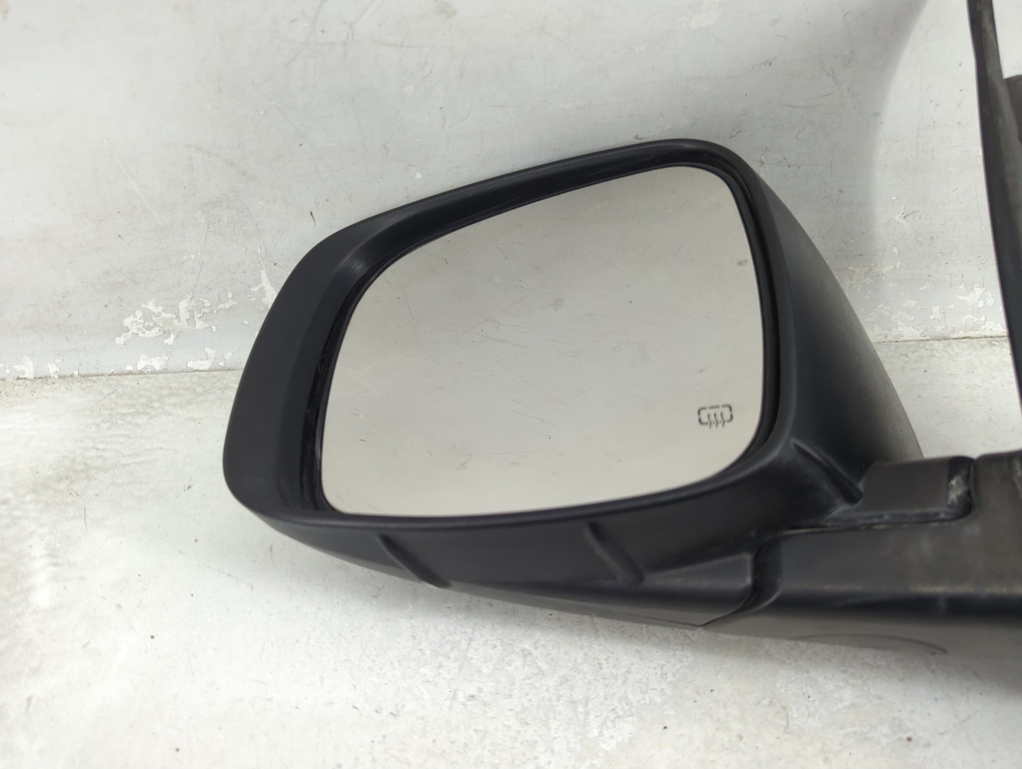 2014 Chrysler Town and Country Driver Side View Mirror - Left Door Mirror OEM Used - Oemusedautoparts1.com
