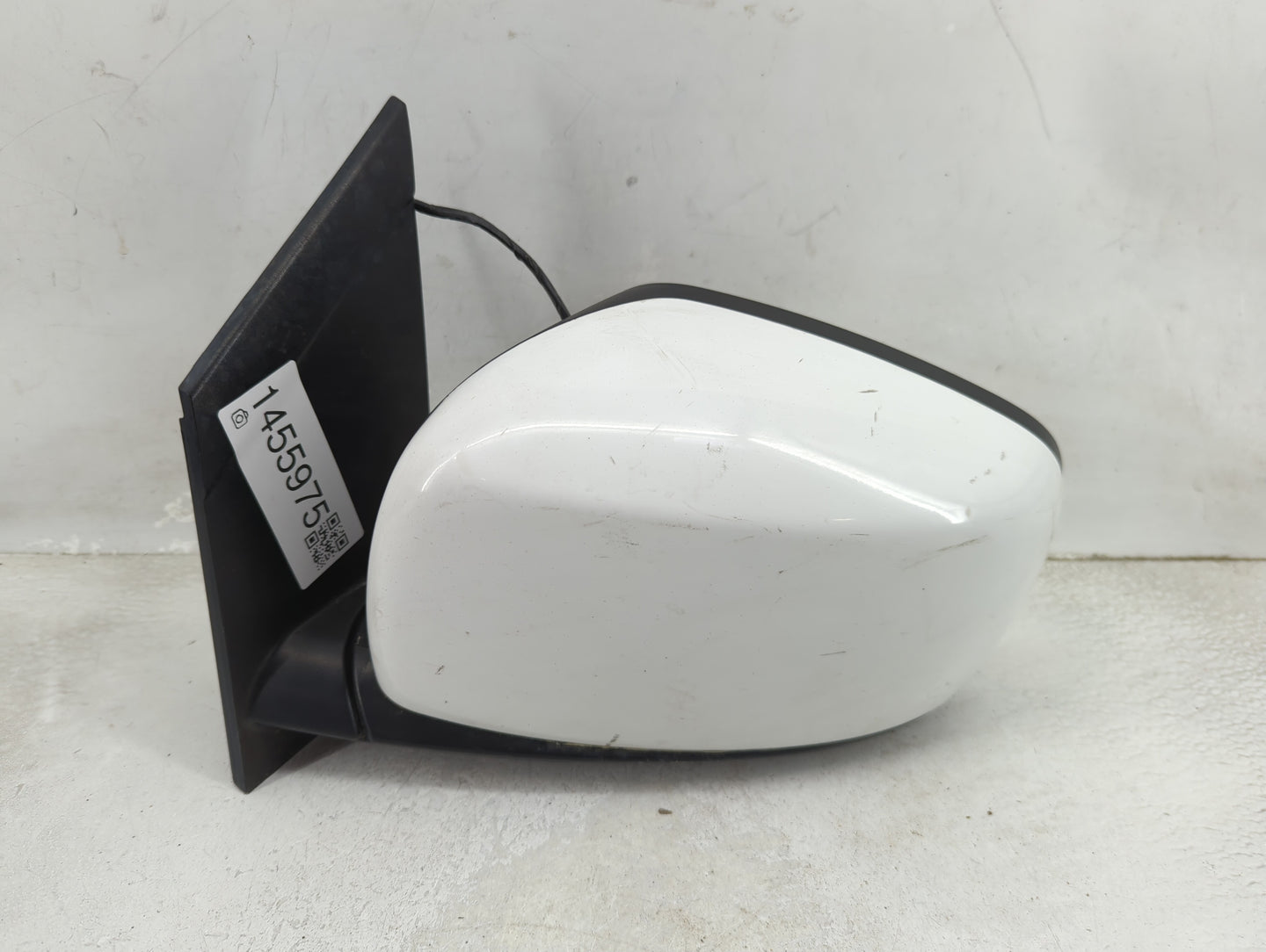 2014 Chrysler Town and Country Driver Side View Mirror - Left Door Mirror OEM Used - Oemusedautoparts1.com
