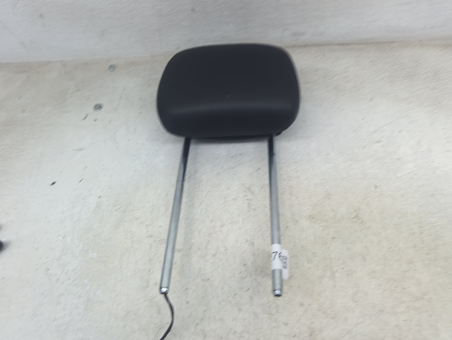 2014 Chrysler Town and Country Headrest Head Rest Front Driver Passenger Seat Fits OEM Used Auto Parts - Oemusedautoparts1.c