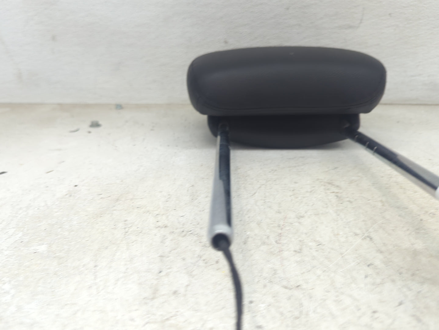 2014 Chrysler Town and Country Headrest Head Rest Front Driver Passenger Seat Fits OEM Used Auto Parts - Oemusedautoparts1.c