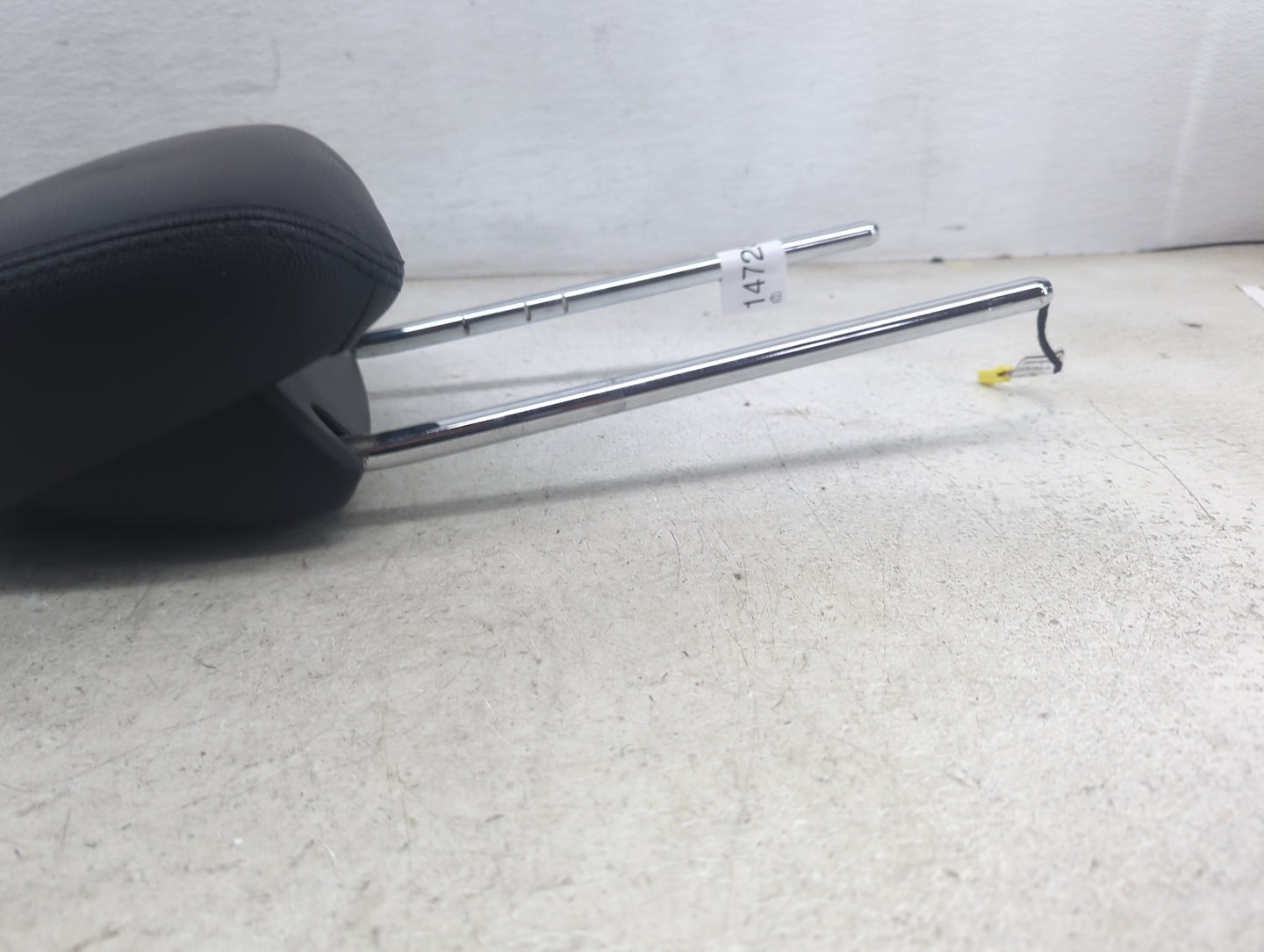 2014 Chrysler Town And Country Headrest Head Rest Front Driver Seat - Oemusedautoparts1.com