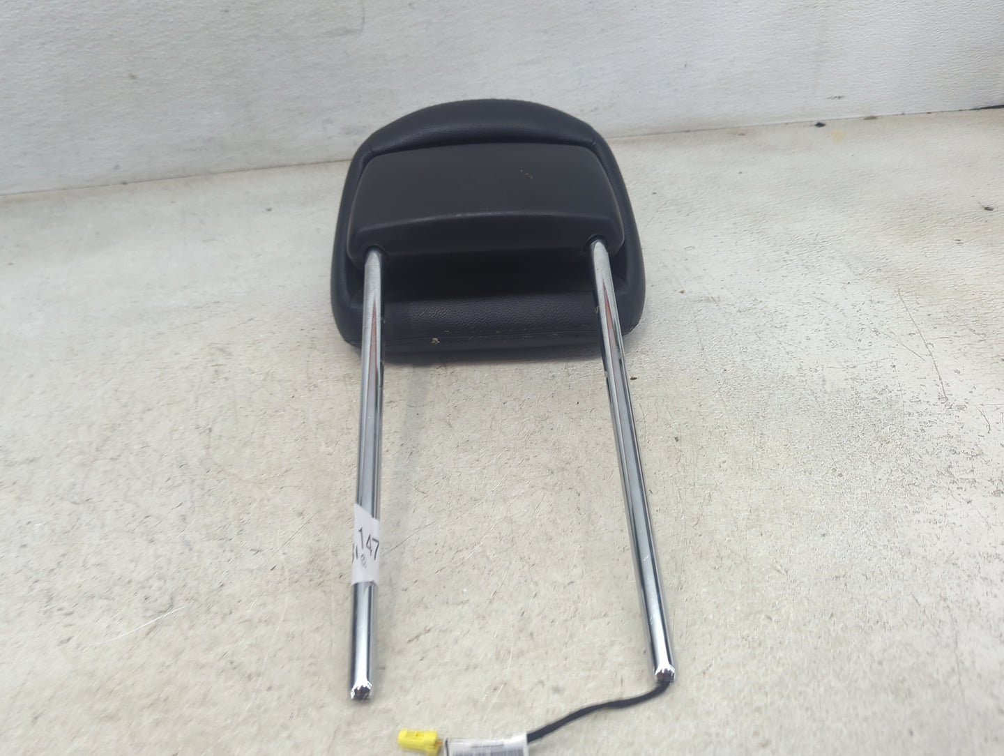 2014 Chrysler Town And Country Headrest Head Rest Front Driver Seat - Oemusedautoparts1.com