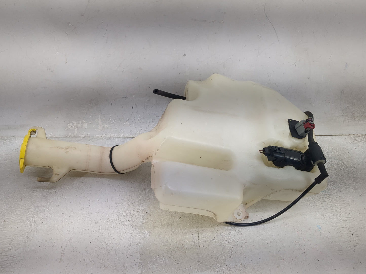 Chrysler Town And Country Windshield Washer Fluid Reservoir Bottle Oem - Oemusedautoparts1.com