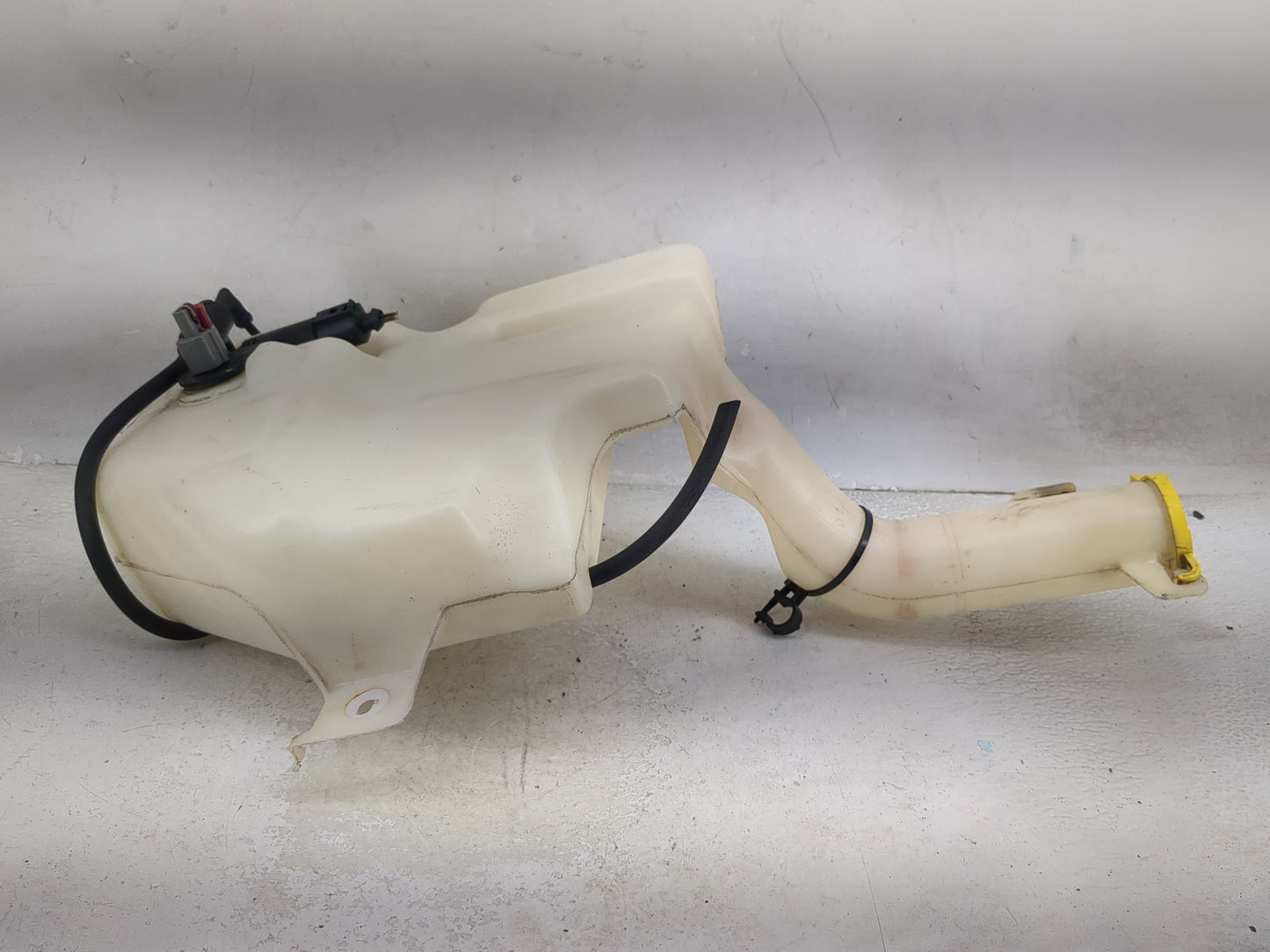 Chrysler Town And Country Windshield Washer Fluid Reservoir Bottle Oem - Oemusedautoparts1.com
