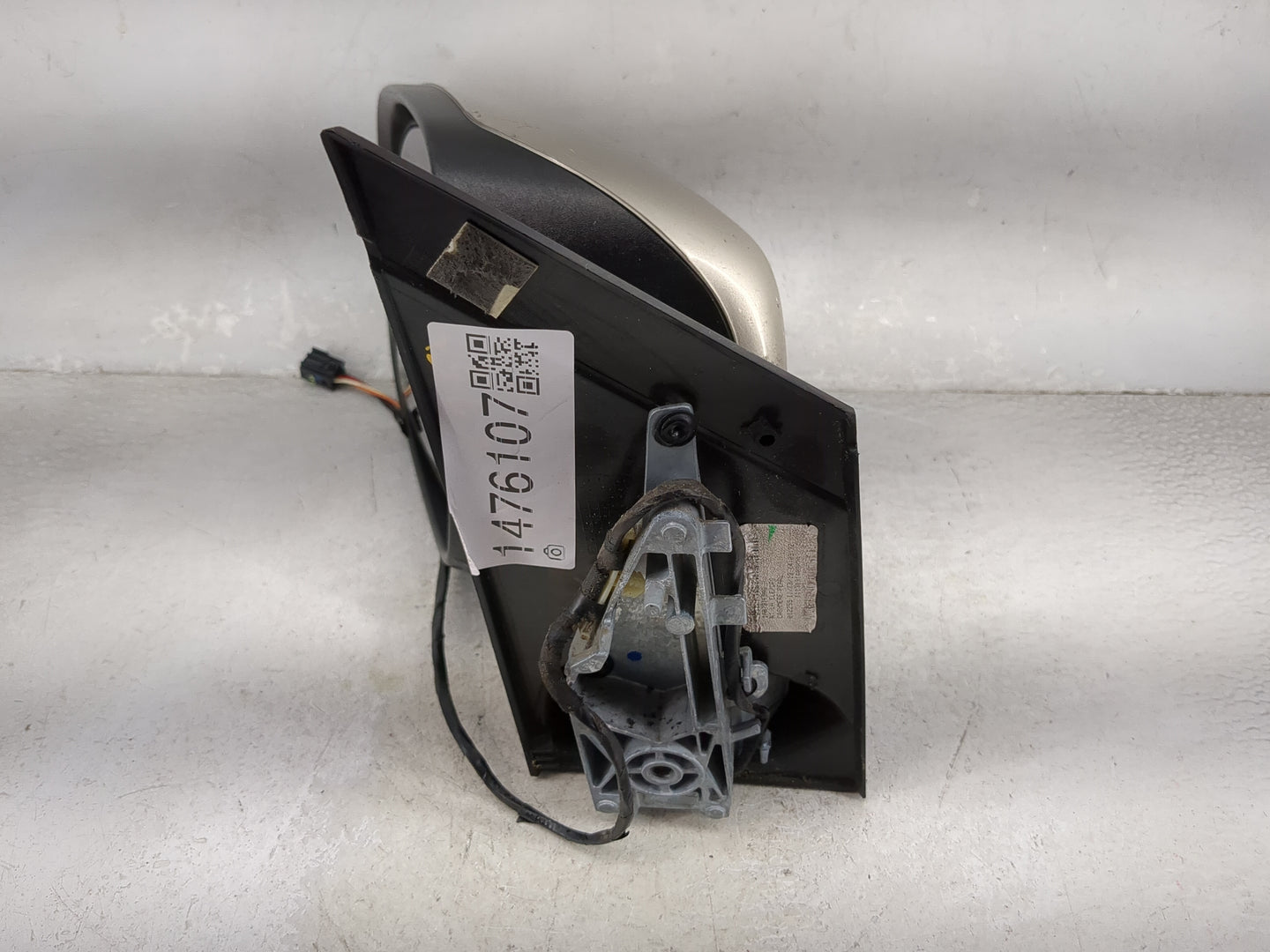 2014 Chrysler Town and Country Driver Side View Mirror - Left Door Mirror OEM Used - Oemusedautoparts1.com