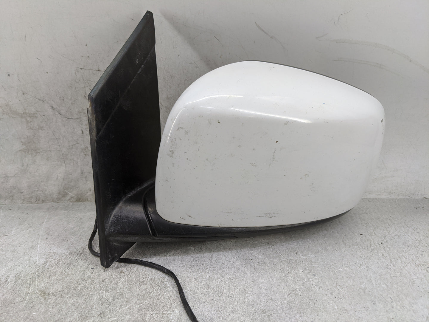 2014 Chrysler Town and Country Driver Side View Mirror - Left Door Mirror OEM Used - Oemusedautoparts1.com